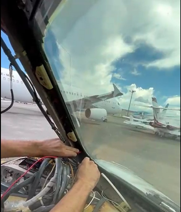 Hawker 700 Windshields