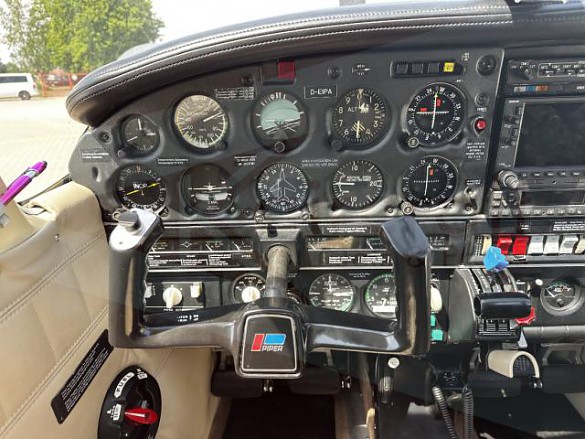 1979 PIPER PA-28RT-201T Turbo Arrow 4