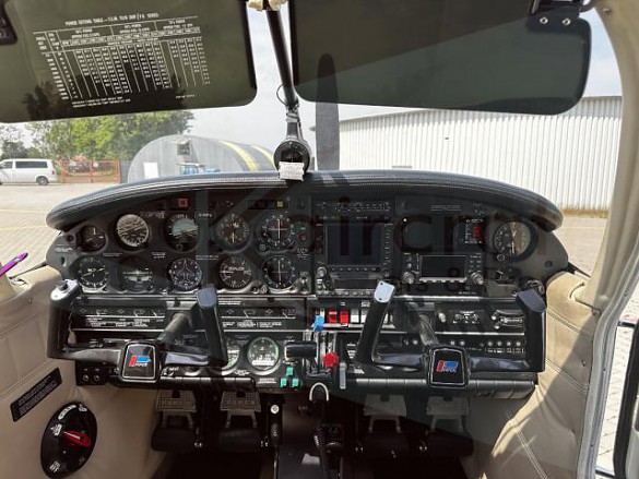 1979 PIPER PA-28RT-201T Turbo Arrow 4