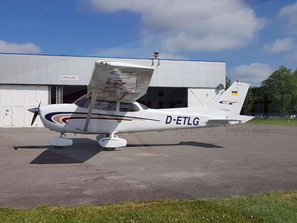 2000 CESSNA Skyhawk 172SP