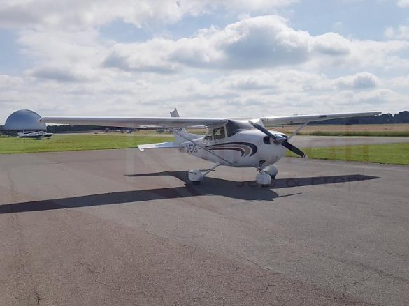 2000 CESSNA Skyhawk 172SP