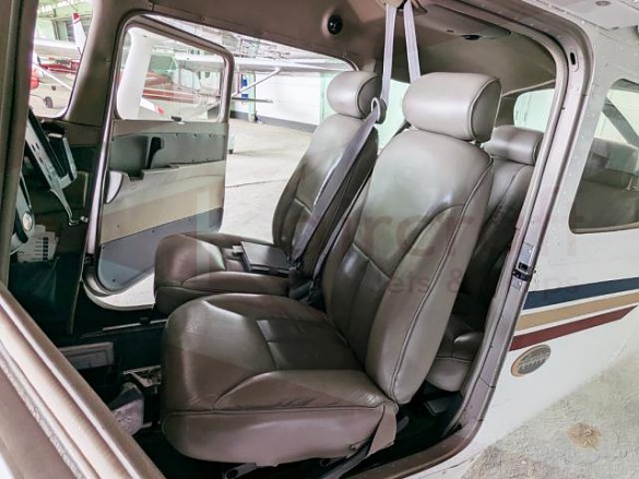 2000 CESSNA Skyhawk 172SP