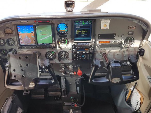 2000 CESSNA Skyhawk 172SP
