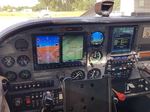 2000 CESSNA Skyhawk 172SP