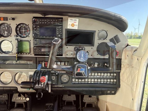 1981 PIPER PA-28RT-201T Turbo Arrow 4