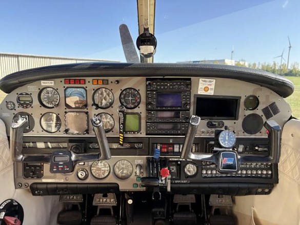 1981 PIPER PA-28RT-201T Turbo Arrow 4