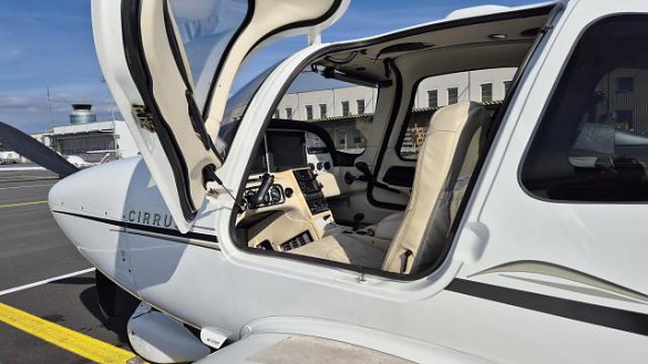 2006 CIRRUS SR-22