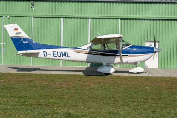 2004 CESSNA 182 2004