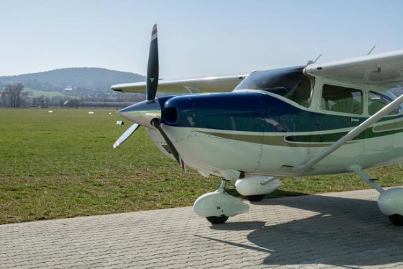 2004 CESSNA 182 2004
