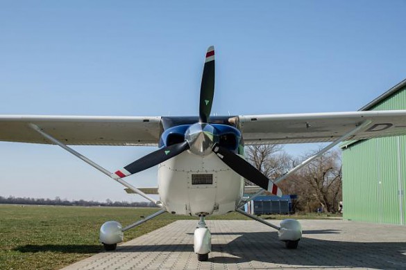 2004 CESSNA 182 2004